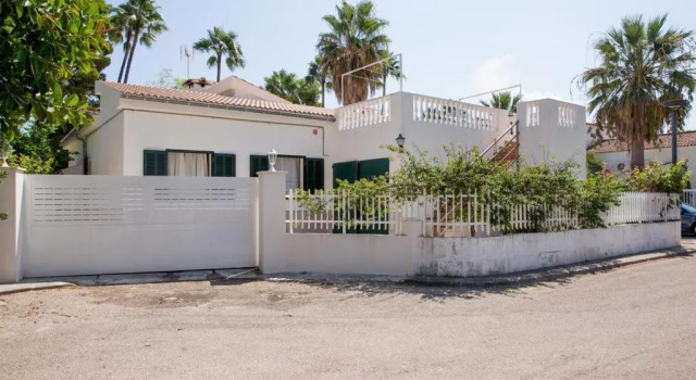 3 bedrooms house at Alcudia 50 m away from the beach with furnished terrace and wifi