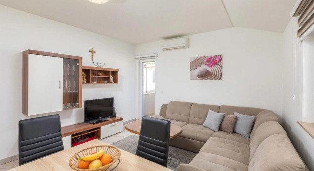 Awesome Apartment in Valbandon With Wifi and 1 Bedrooms, Prenota Appartamento Valbandon Istria