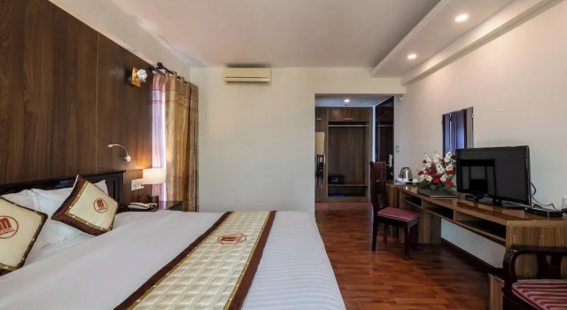 Двухместный номер Deluxe с балконом и с видом на город Midtown Hotel Hue