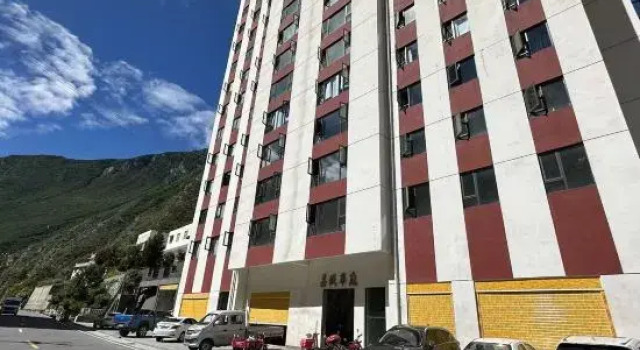 Danba Yun Road Shanxi Homestay, Prenota Hotel Hotel a Danba con parcheggio, Parcheggio
