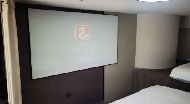 Шестиместный люкс Deluxe с видом на реку Wuhan Xilai Light Luxury Homestay (Xujiapeng Metro Station Branch)
