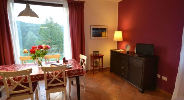 Adorable Holiday Home in Santa Lucia with Swimming Pool, Buchen Sie Ferienhaus Sessa Cilento Cilento