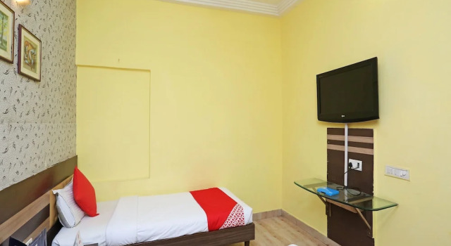 OYO 4939 Hotel Highway Inn