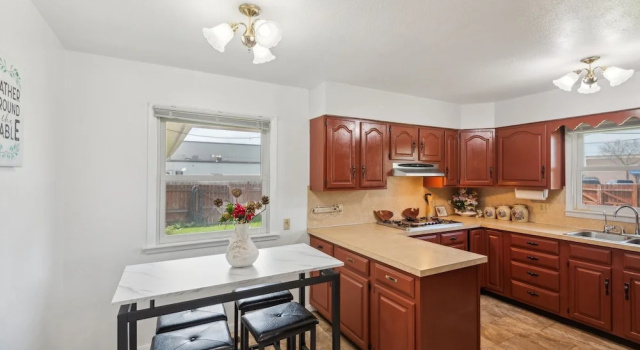 Коттедж с 3 комнатами Elkhart Haven: Cozy Family Retreat 3 Bedroom Home by RedAwning
