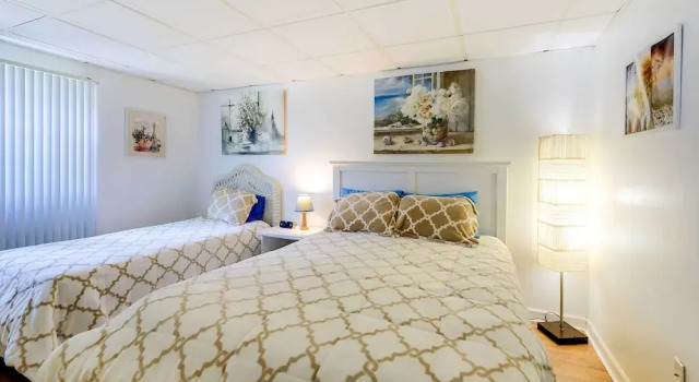 1 Ocean Fun:' Emerald Isle Apt, Steps to Beaches!, Забронировать Апартаменты/квартира Эмералд-Айл Северная Каролина, рядом с Emerald Isle Adventures