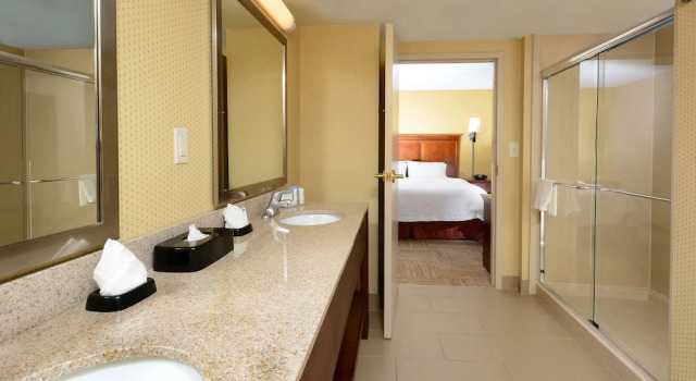 Люкс Executive c 1 комнатой Hampton Inn Raleigh Capital Blvd North