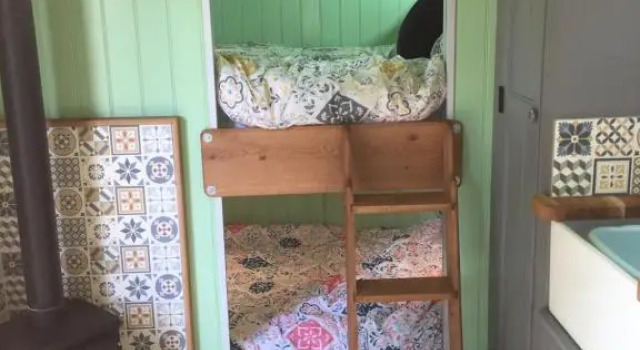 Jasmine The Shepherd Hut, Varaa Leirintäalue Telttailu ja glamping kohteessa Merseyside, Leirintäalue