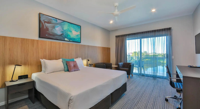 Номер Deluxe с видом на озеро Best Western Plus North Lakes Hotel