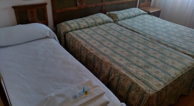 Трёхместный номер Standard Hotel ELE Puerta de Monfragüe