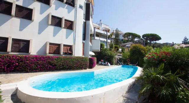 Апартаменты NAUTILUS VISTA MARE MOZZAFIATO a 180 GRADI- POSTO AUTO PRIVATO - 2 CAMERE MATRIMONIALI più 1 DIVANO LETTO SINGOLO-SKY,NETFLIX