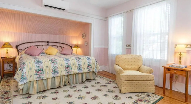 Коттедж Highland Lake Inn & Resort - Flat Rock
