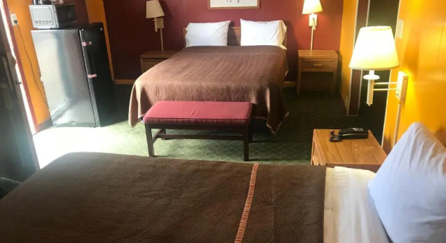Четырёхместный номер Standard Western Inn Roswell