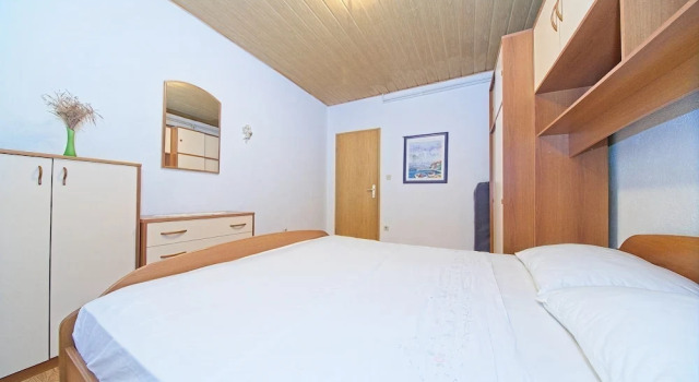 Apartment Diana Postira / Two Bedroom A1, Prenota Appartamento Hotel a Croatian Islands con parcheggio, Parcheggio