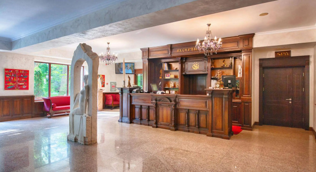 Grand Hotel Sofianu, Varaa Hotelli Hotellit Carpathians - Romania uima-altaalla, Uima-allas