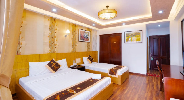 Семейный номер Standard с балконом и с видом на город Saigon Amigo Hotel