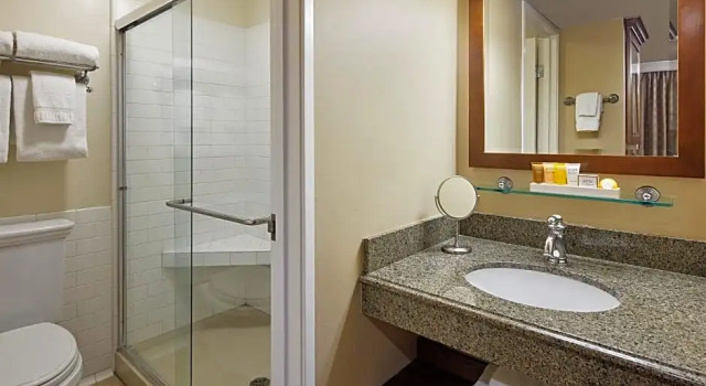 Номер Deluxe Glorietta Bay Inn