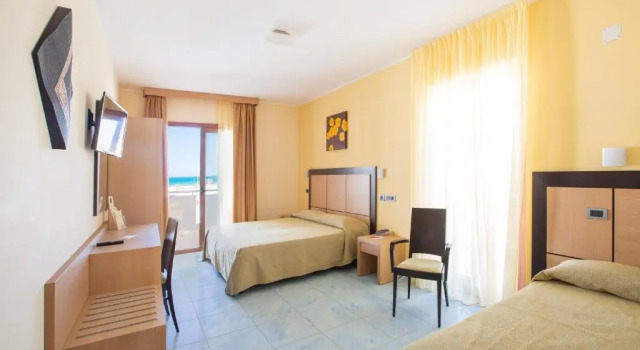 Трёхместный номер Standard с балконом Marc Hotel