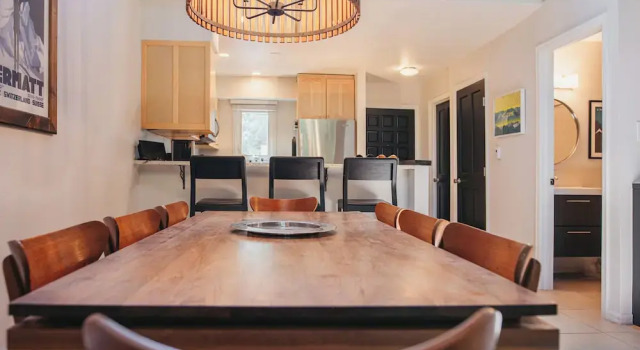 'chillside Chalet' Modern West Vail Townhouse!, Забронировать Шале Отели Вейл с парковкой, Парковка