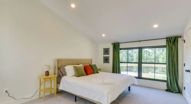 Bright Bluemont Home w/ On-site Pond & Mtn Views!, Reserva ahora Hotel Bodega Bluemont Estados Unidos