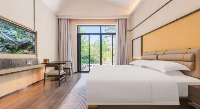 Люкс с балконом и с видом на воду Puyuan Fashion Resort-Meishang Resort