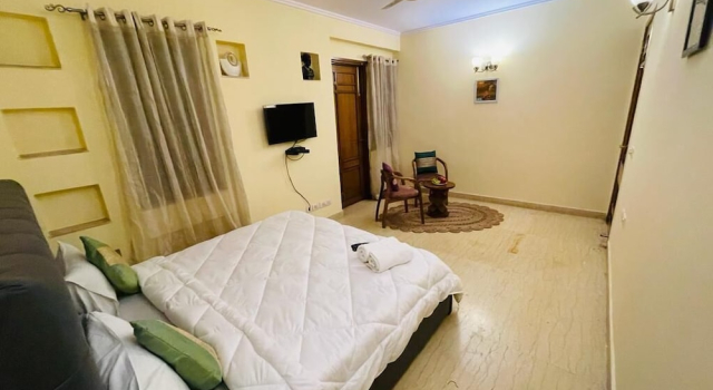 Fortune Home Service Apartment 4Bhk D-36, Забронировать Апартаменты/квартира Отели Нью-Дели с парковкой, Парковка