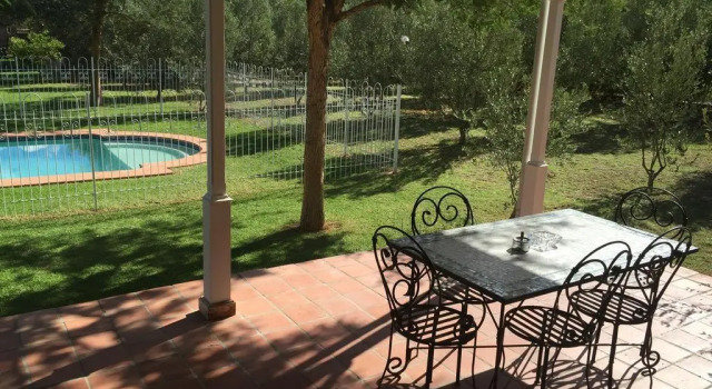Shades of Africa, Забронировать Отель Оудсхорн Klein Karoo, рядом с Oudtshoorn Golf Course
