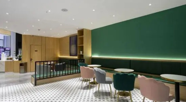 Celebrity Hotel (Nanning Wuyi Overpass Subway Station), Rezerwuj Hotel Hotele w Nanning z parkingiem, Parking