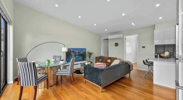 Luxurious 3-bedroom Townhouse in Charming Maidstone 7 KM TO CBD, 预订 酒店 墨尔本 墨尔本地区