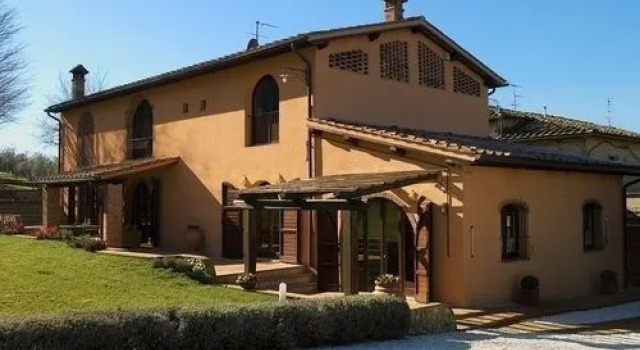 Villa Nora, Buchen Sie Villa Hotels in Elsa-Tal mit Pool, Schwimmbad