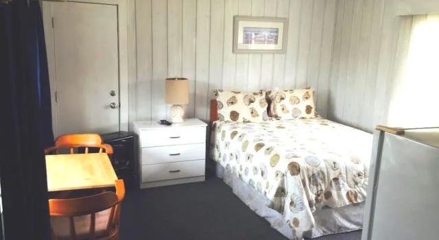 Tillicum Beach Motel - Formerly Deanes Oceanfront Lodge, Buchen Sie Motel San Marine USA