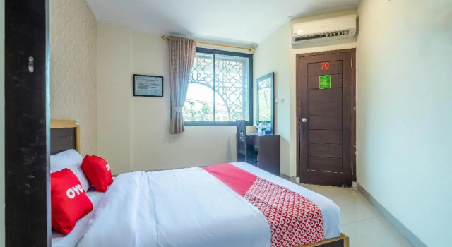 OYO 2100 At Taqwa Guest House Syariah, Book Pension Gæstehuse i North Cirebon, nær Kanoman Palace, Pension