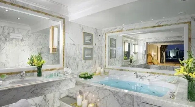 Трёхместный номер Deluxe Royal Olympic Hotel