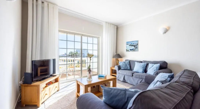 CoolHouses Algarve Luz, 1 bed penthouse flat w/ sea views. Fiji 11, Rezerwuj Hotel Hotele w Algarve z parkingiem, Parking
