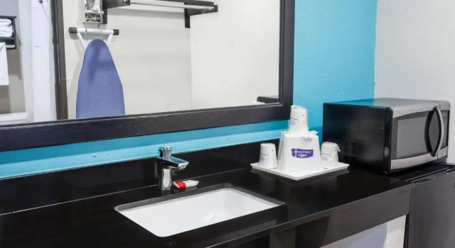 Номер Standard Howard Johnson by Wyndham National City/San Diego South