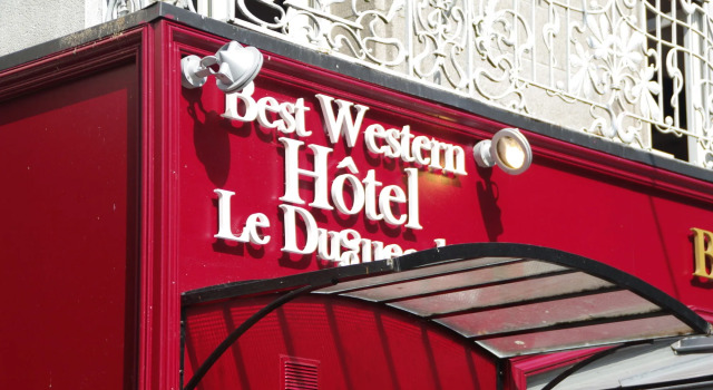 Best Western Le Duguesclin Hôtel-Restaurant, Забронировать Отель Отели Сен-Бриё с парковкой, Парковка