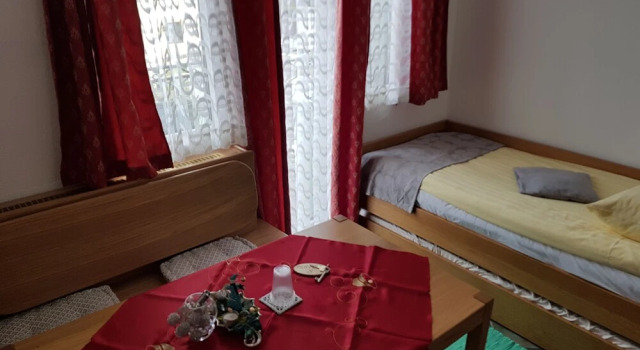 Четырёхместный номер Standard с 2 комнатами с видом на горы Mamas House 7min from Airport