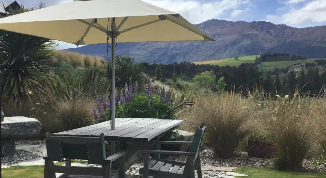 Hawkridge Chalet - Honeymooners Chalet, Buchen Sie Chalet Hotels in Südinsel Neuseelands mit Pool, Schwimmbad