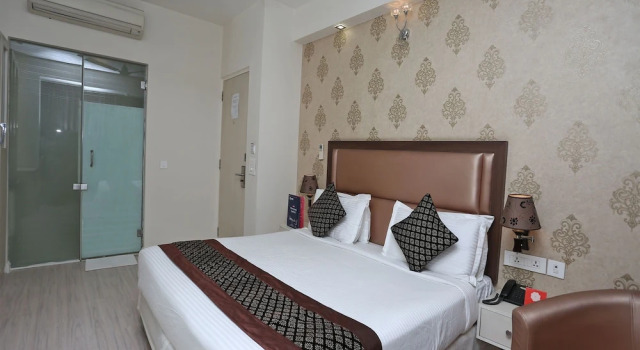 OYO 10965 Emblem Hotel, Забронировать Отель Гургаон 