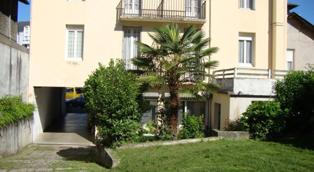Hôtel Au Petit Languedoc, Забронировать Отель Отели Лурд с парковкой, рядом с Приходская церковь Сакре-Кёр, Парковка