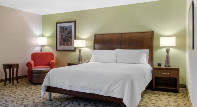 Полулюкс Hilton Garden Inn Portland Airport