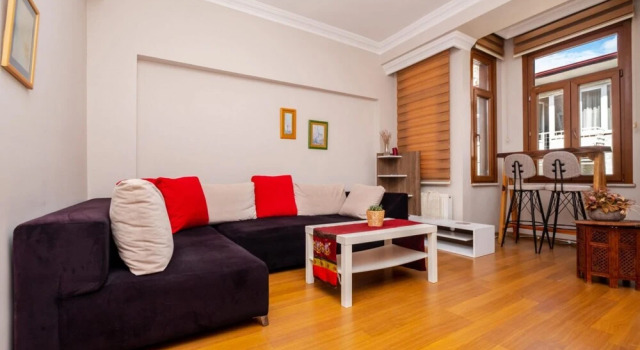 Authentic Central Flat With Bay Window in Besiktas, Boek Appartement Besiktas 