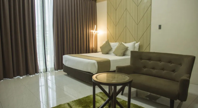 Люкс Business Eastland Hotel And Residences