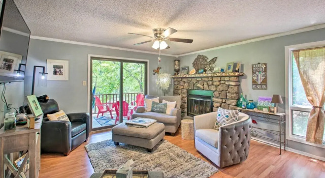 Mount Ida Condo w/ Balcony + Resort Amenities, Varaa Lomakeskus Lomahotellit kohteessa Missouri, Lomakeskus