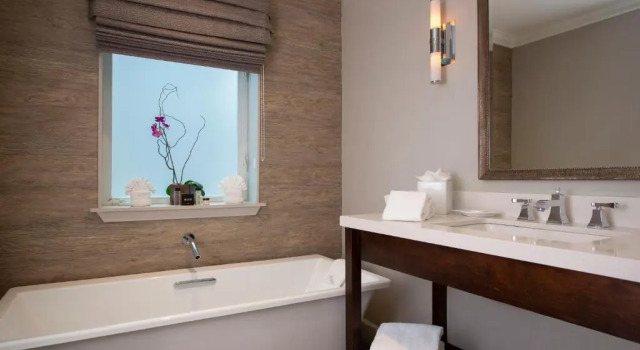 Полулюкс Deluxe Almond Tree Inn