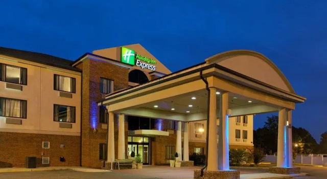 Номер Executive Holiday Inn Express Hotel & Suites Sylacauga by IHG