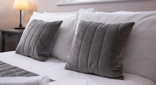 Oliverball Serviced Apartments - Harold House - Modern open plan 4 bedroom, 3 bathroom house in Portsmouth, Забронировать Апартаменты/квартира Портсмут Хэмпшир, рядом с Magistrates Court