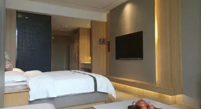 Foshan Hengfeng Hotel (Gaoming Mingcheng Plaza Branch)