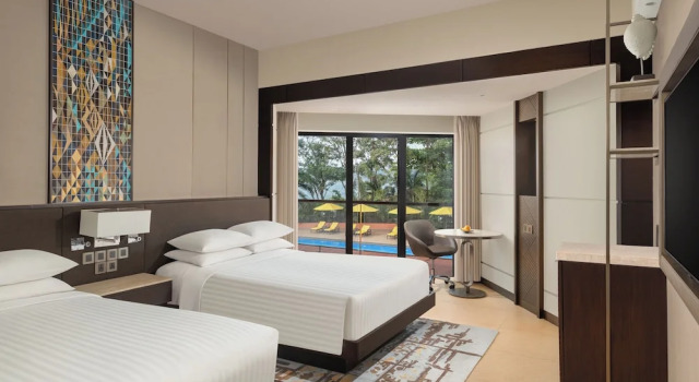 Двухместный номер Standard с видом на бассейн Goa Marriott Resort & Spa