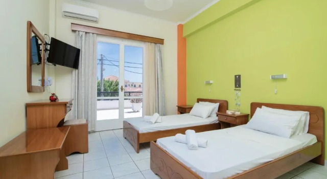 Апартаменты с балконом SunBliss Studios & Apartments