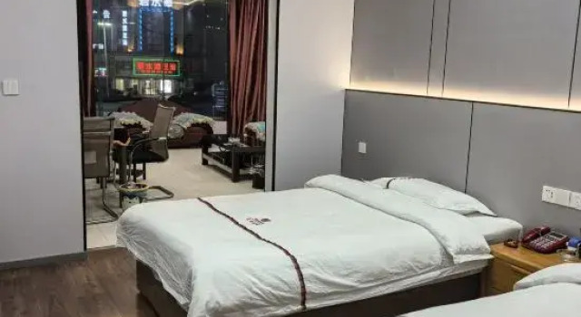 Люкс Deluxe Huangmei Tianhe Business Hotel (Xiaochi Town)